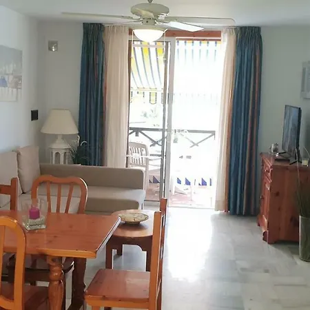 Apartamento Two Bedroom Beachfront No 3 With Sea-view, Heated Pool, Close To The Sea *