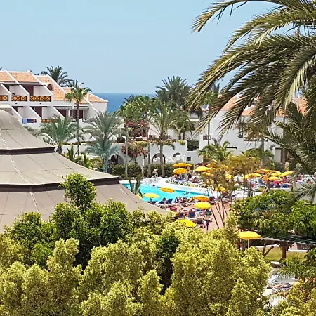 Apartamento Two Bedroom Beachfront No 3 With Sea-view, Heated Pool, Close To The Sea Arona (Tenerife)