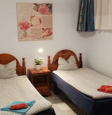 Apartamento Two Bedroom Beachfront No 3 With Sea-view, Heated Pool, Close To The Sea