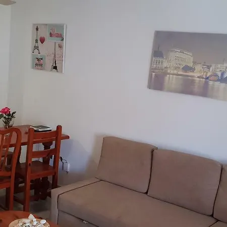 Two Bedroom Beachfront No 3 With Sea-view, Heated Pool, Close To The Sea